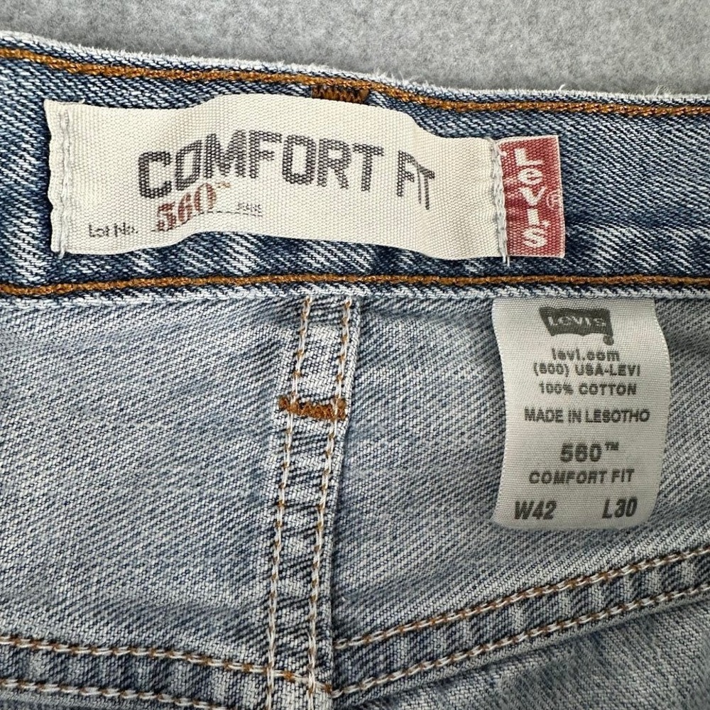 Vintage Y2K Levi's 560 Comfort Fit Mens Jeans 42x30 Light Wash Distressed Denim - Picture 3 of 11
